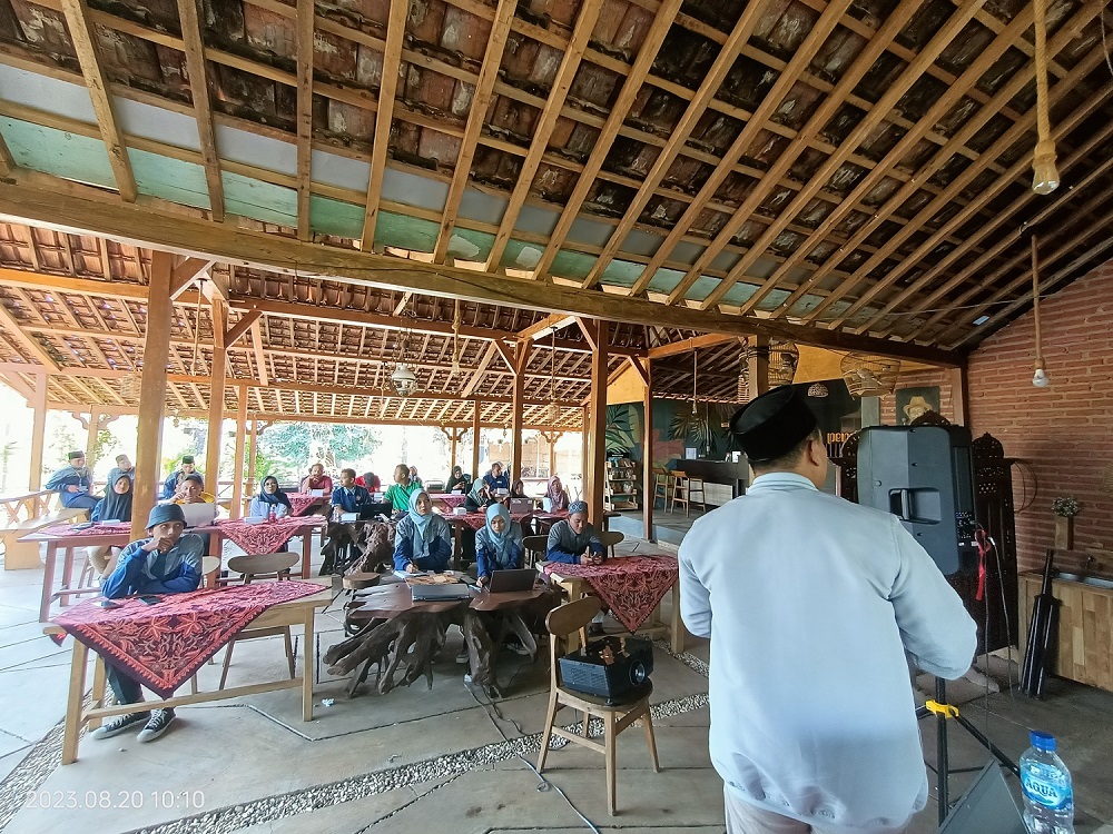 Desa Damarwulan dan Klepu Jepara Bersama KKN IPMAFA Pati Adakan Pelatihan Website